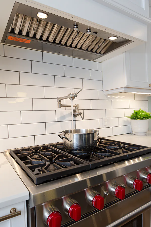 Kitchen design by Eli, Laurysen Kitchens