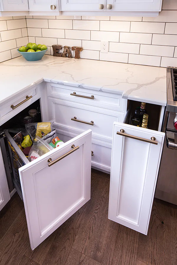 Kitchen design by Eli, Laurysen Kitchens