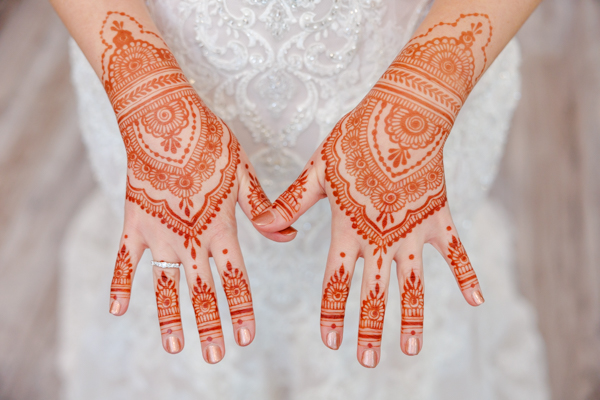 A bride shows her heanna for the wedding day